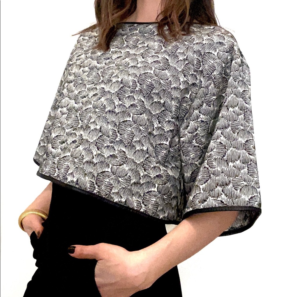 Black and white abstract print crop top